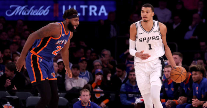 Robinson (L) guards Victor Wembanyama during Sunday's win